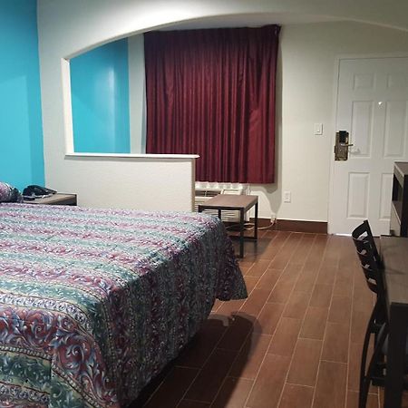Moonlight Inn & Suites Jersey Village Стая снимка