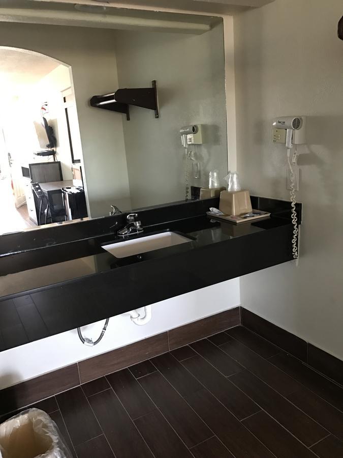 Moonlight Inn & Suites Jersey Village Екстериор снимка